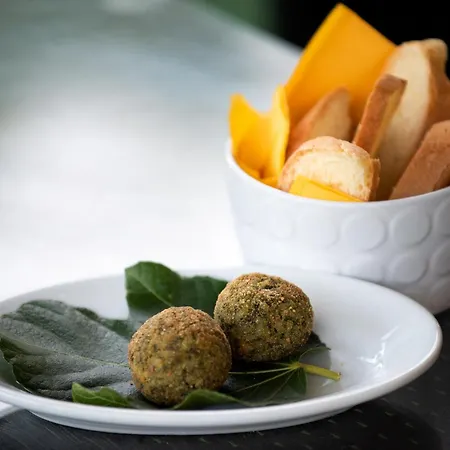 Trigona * بياتْسا أرمارِنا