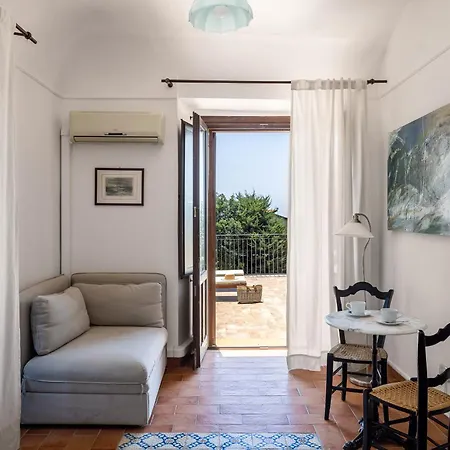 Trigona בית כפרי