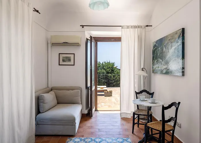 Trigona בית כפרי