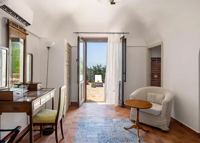 Trigona בית כפרי *