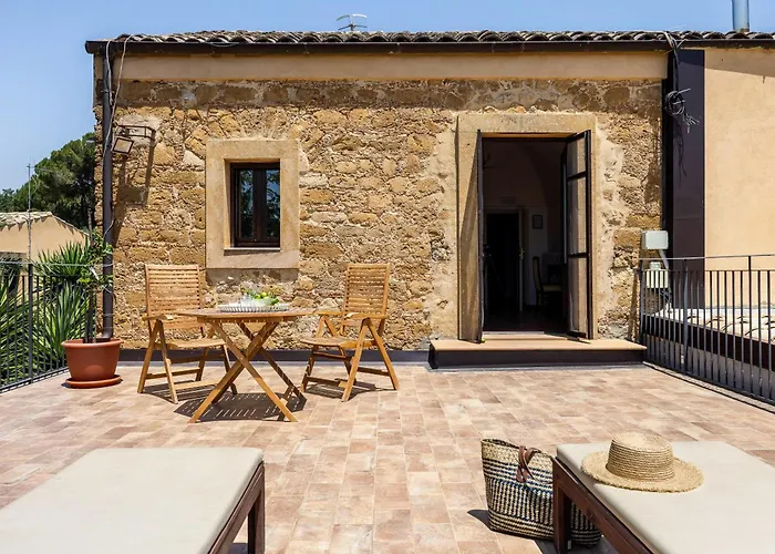 Trigona בית כפרי *